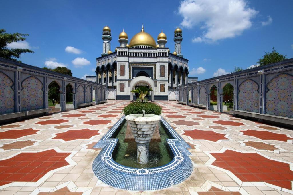 Higher Hotel Bandar Seri Begavan Dış mekan fotoğraf