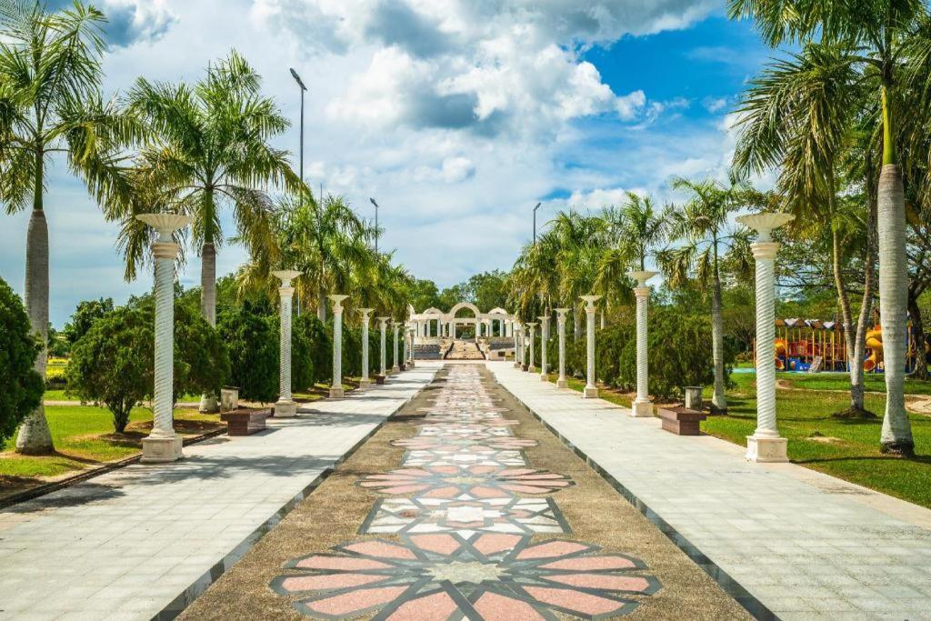 Higher Hotel Bandar Seri Begavan Dış mekan fotoğraf